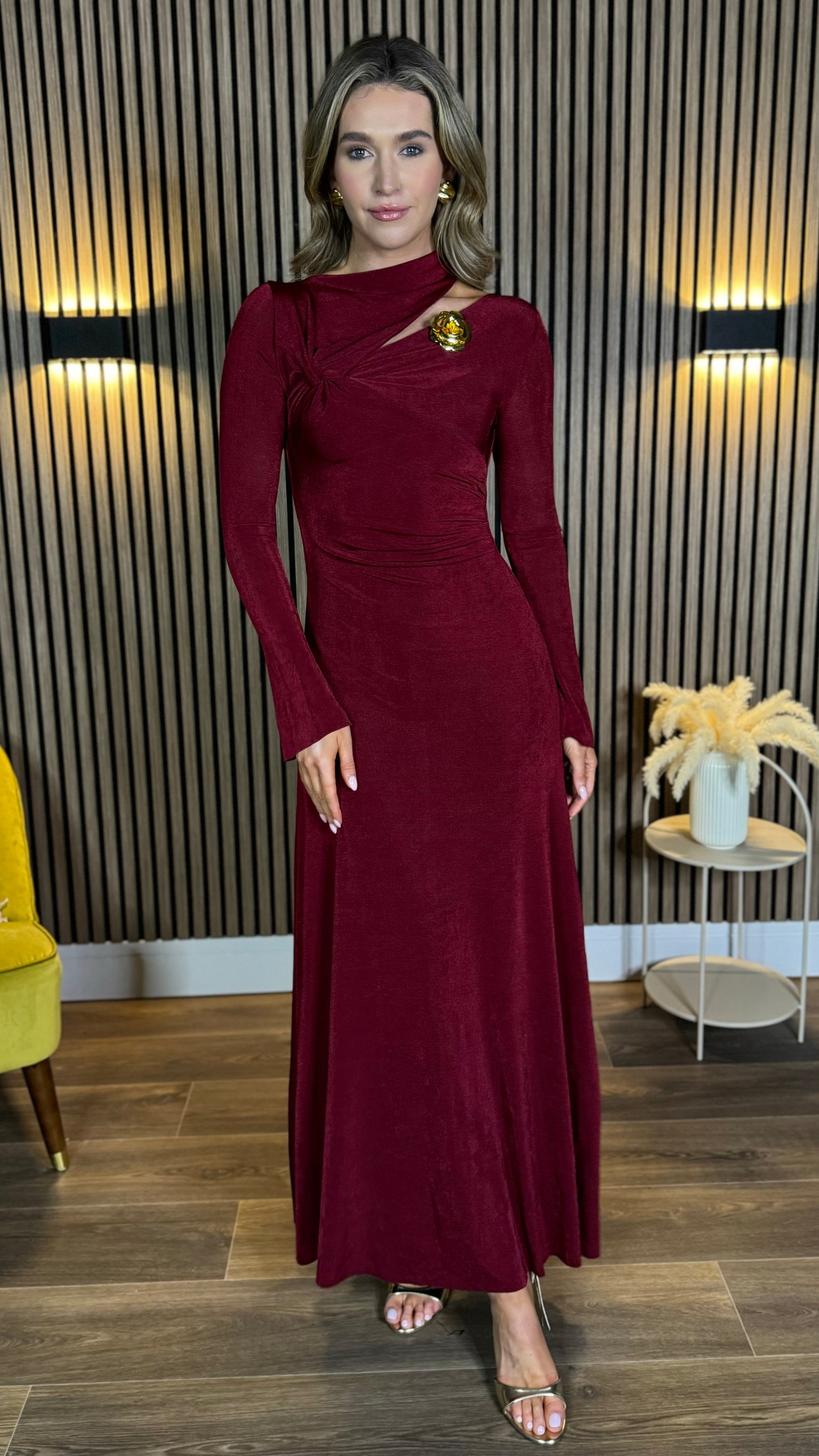 Ayda Burgundy Split Neckline Brooch Detail Maxi Dress – Get That Trend UK